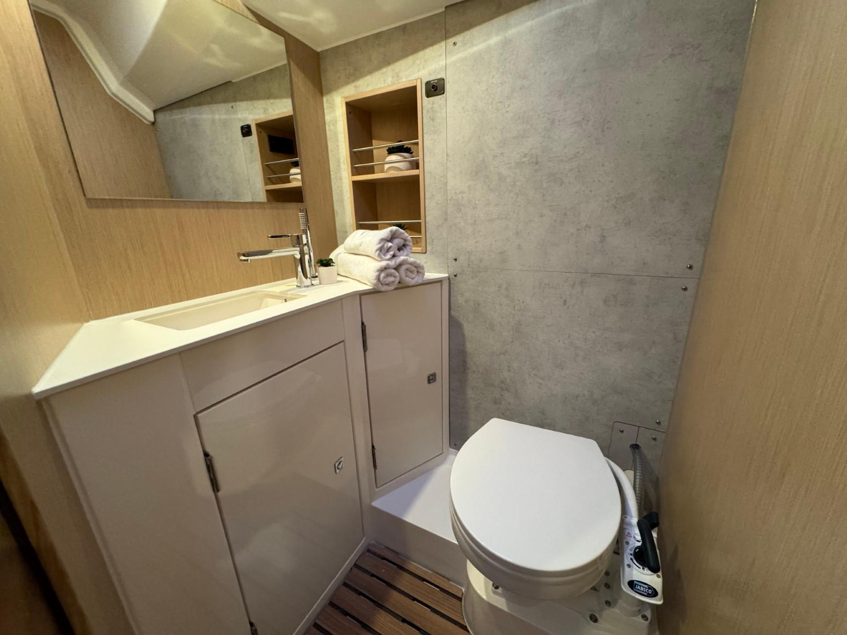 Bavaria C42, picture 38