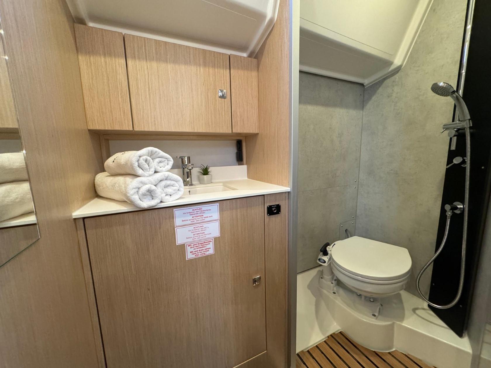 Bavaria C42, picture 42