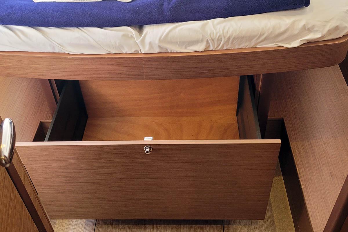 Lagoon 42 - 4 + 2 cab., picture 25