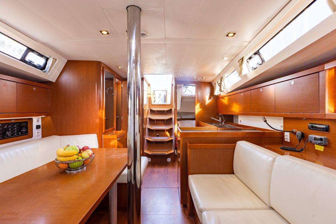 Oceanis 41.1, picture 5