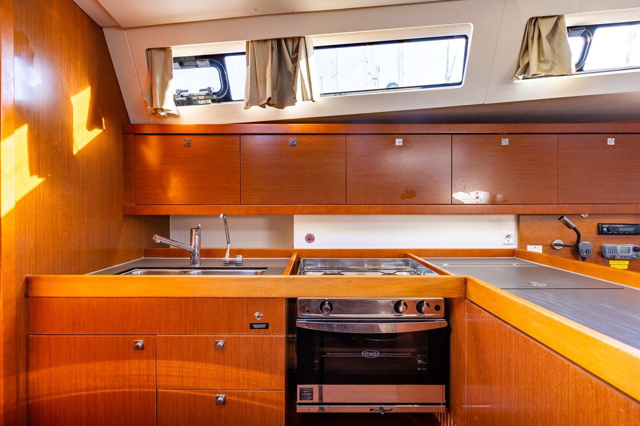 Oceanis 41.1, picture 10