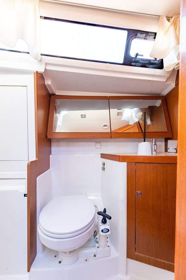 Oceanis 41.1, picture 16