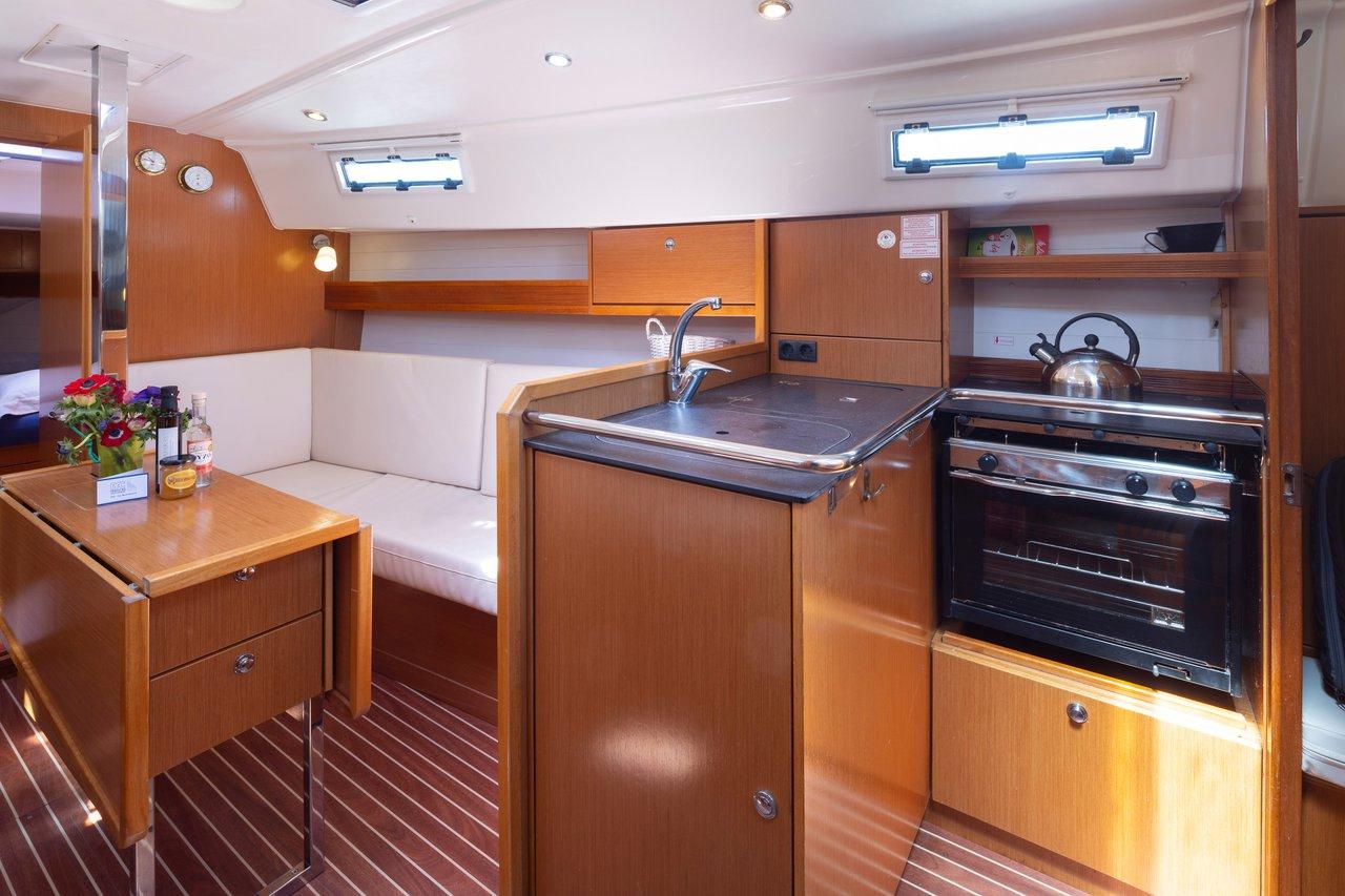 Bavaria Cruiser 32, picture 10