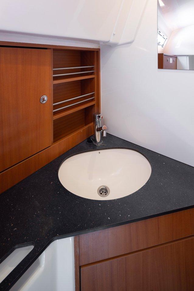 Bavaria Cruiser 32, picture 16