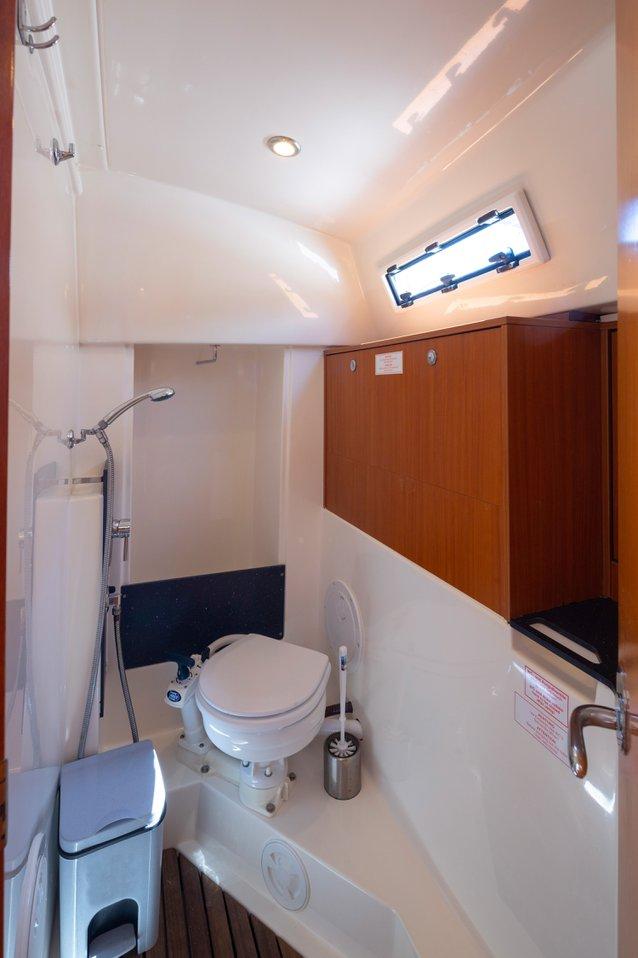 Bavaria Cruiser 32, picture 15