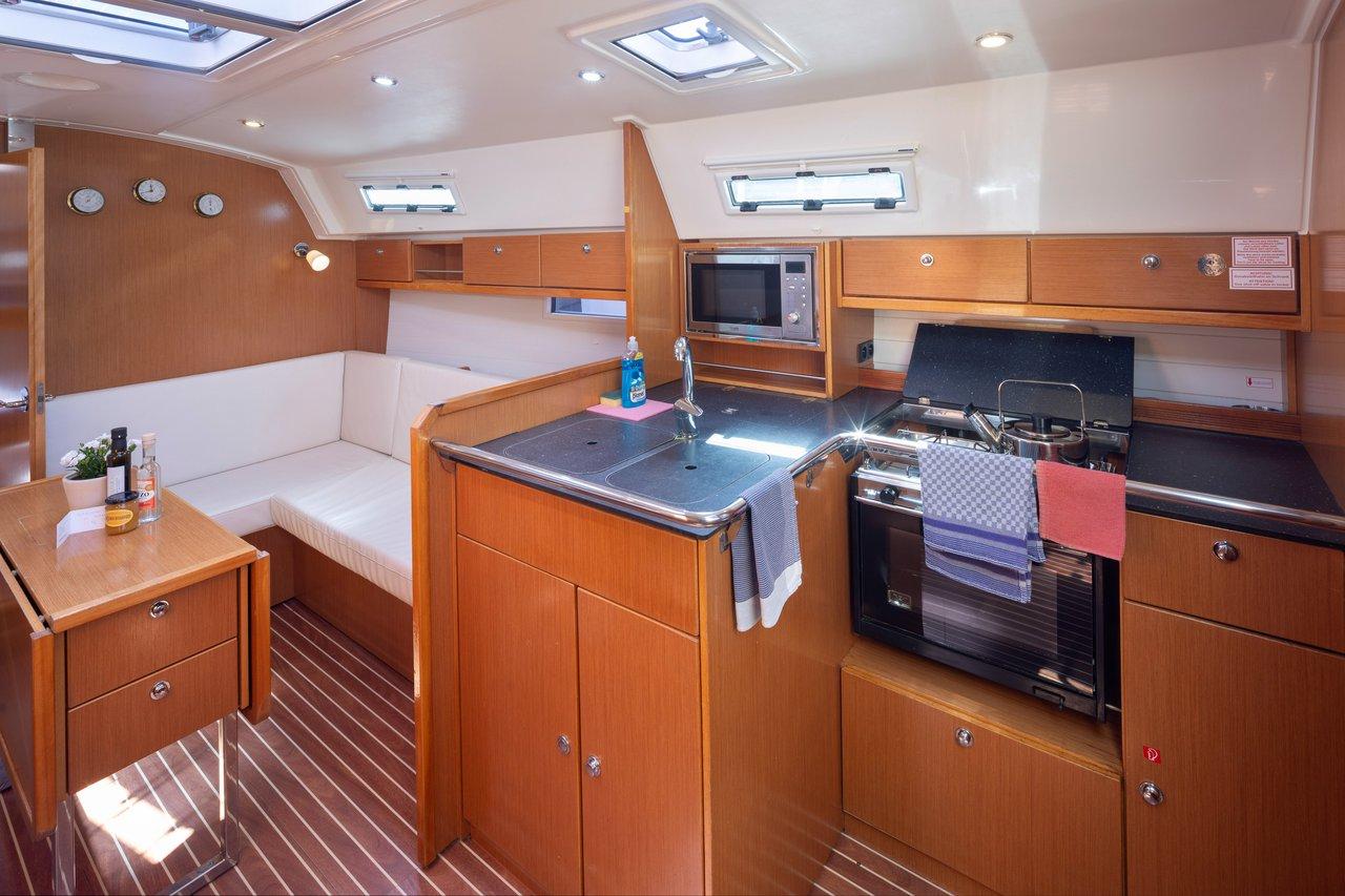 Bavaria Cruiser 36, picture 12