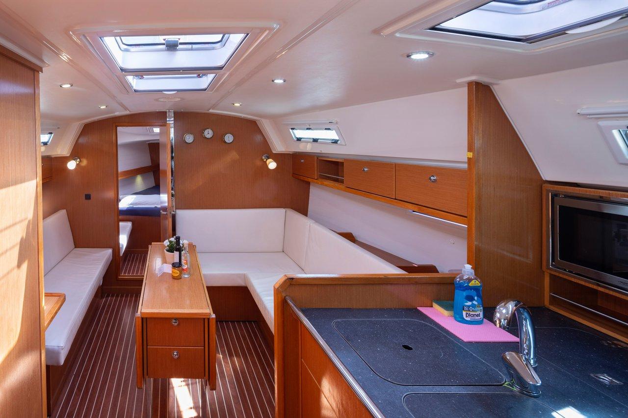 Bavaria Cruiser 36, picture 11