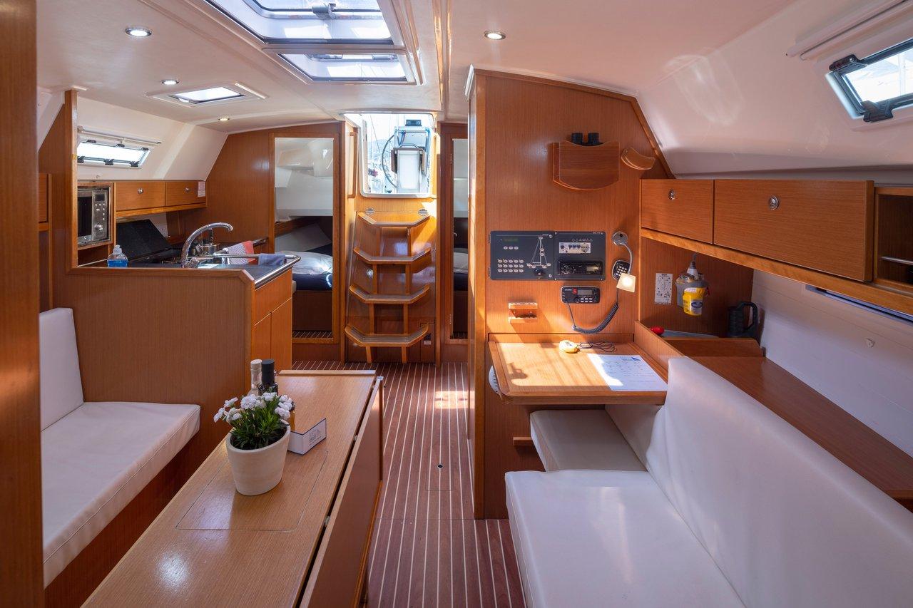 Bavaria Cruiser 36, picture 13