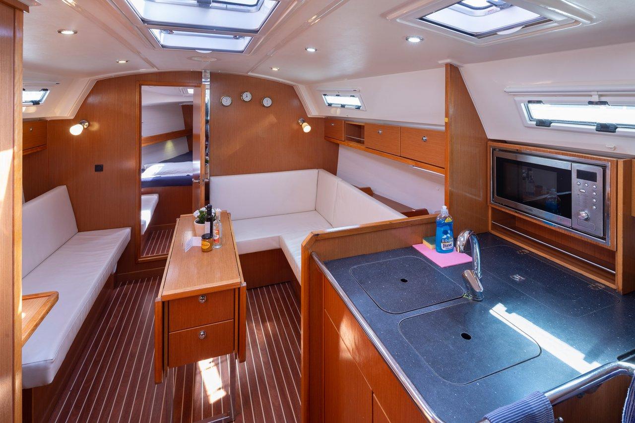 Bavaria Cruiser 36, picture 10