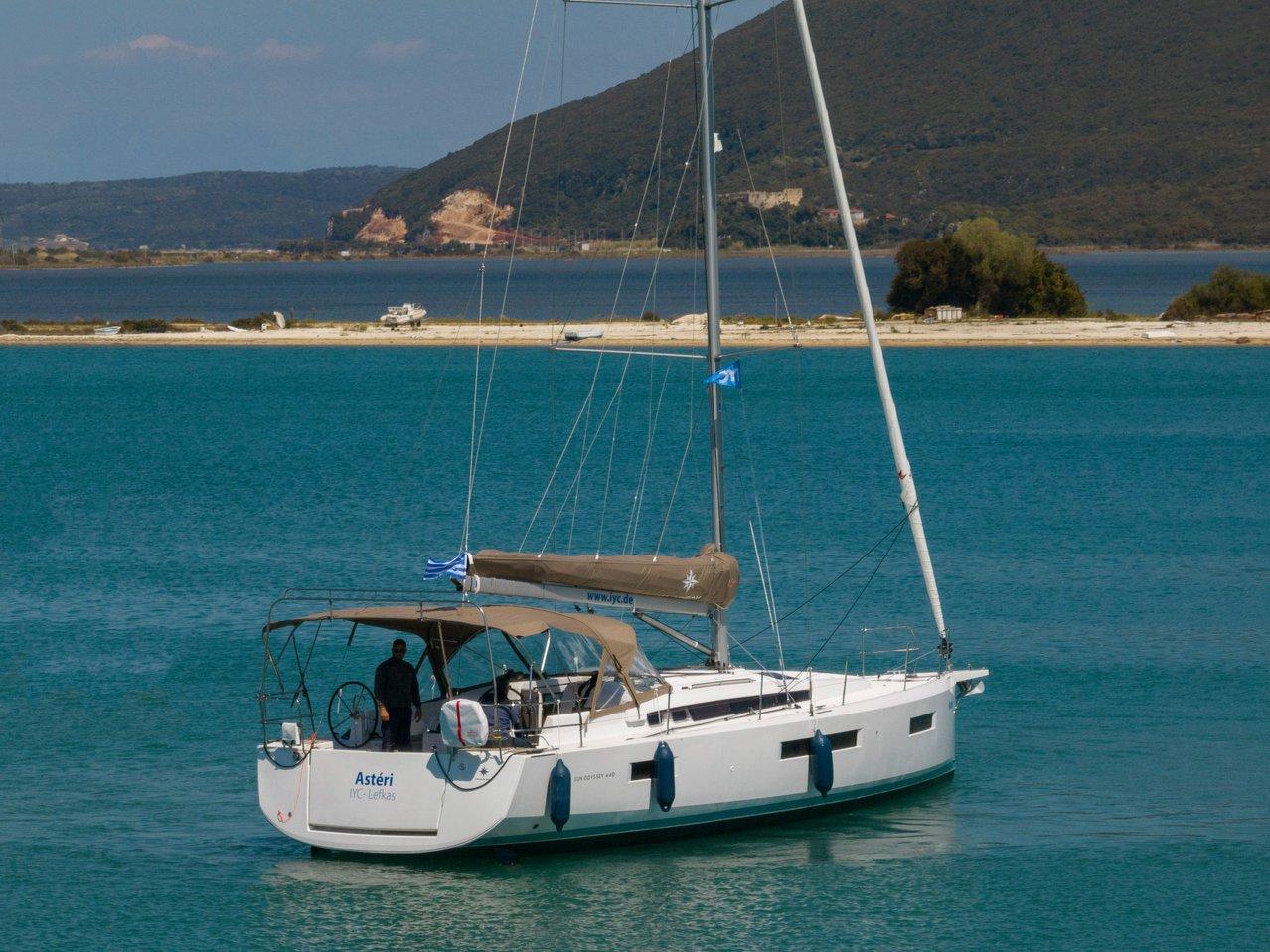 Sun Odyssey 440 - 4 cab., picture 4