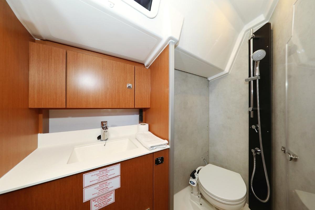 Bavaria C38, picture 14