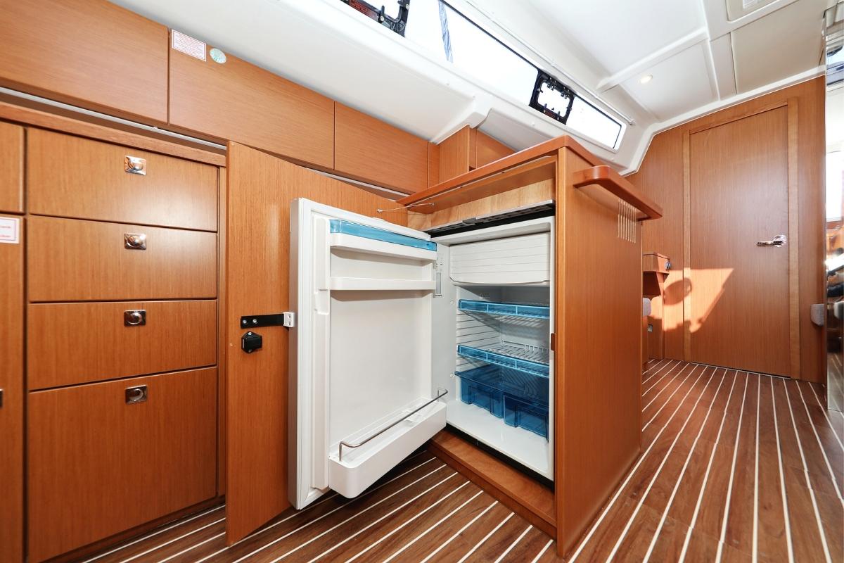 Bavaria C38, picture 8