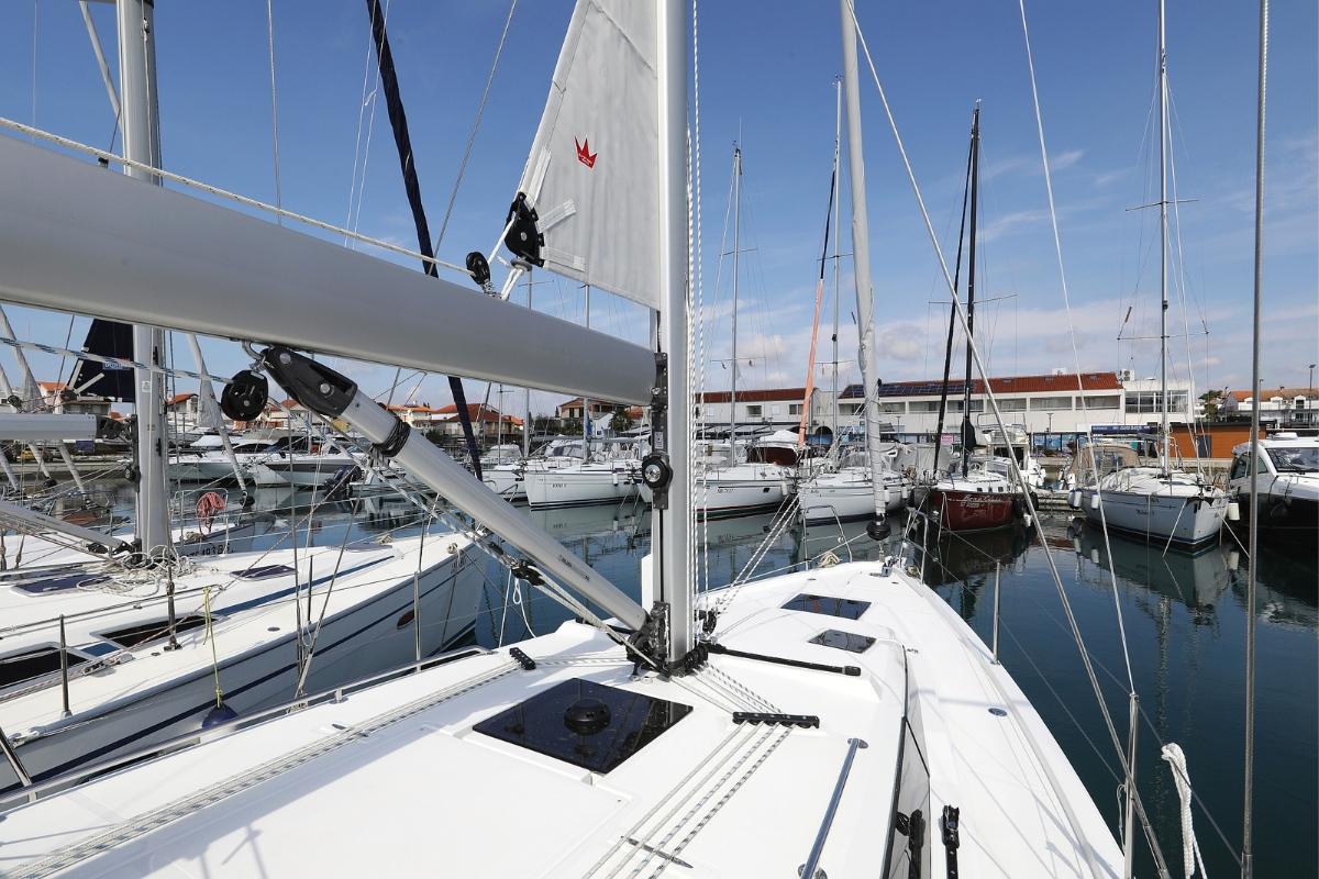 Bavaria C38, picture 4