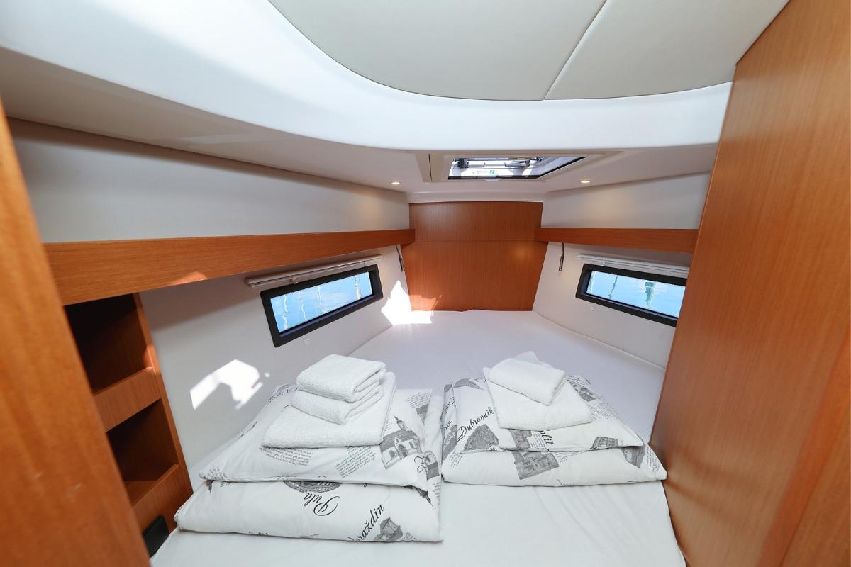 Bavaria C38, picture 12