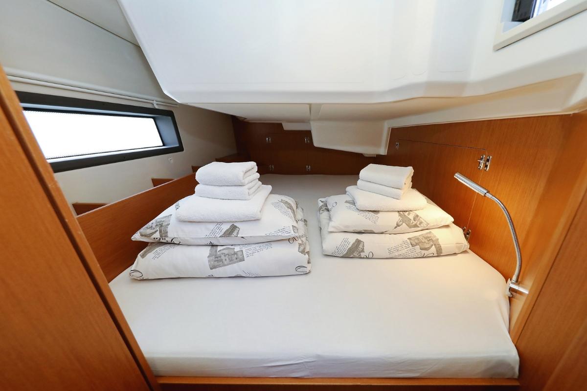 Bavaria C38, picture 13