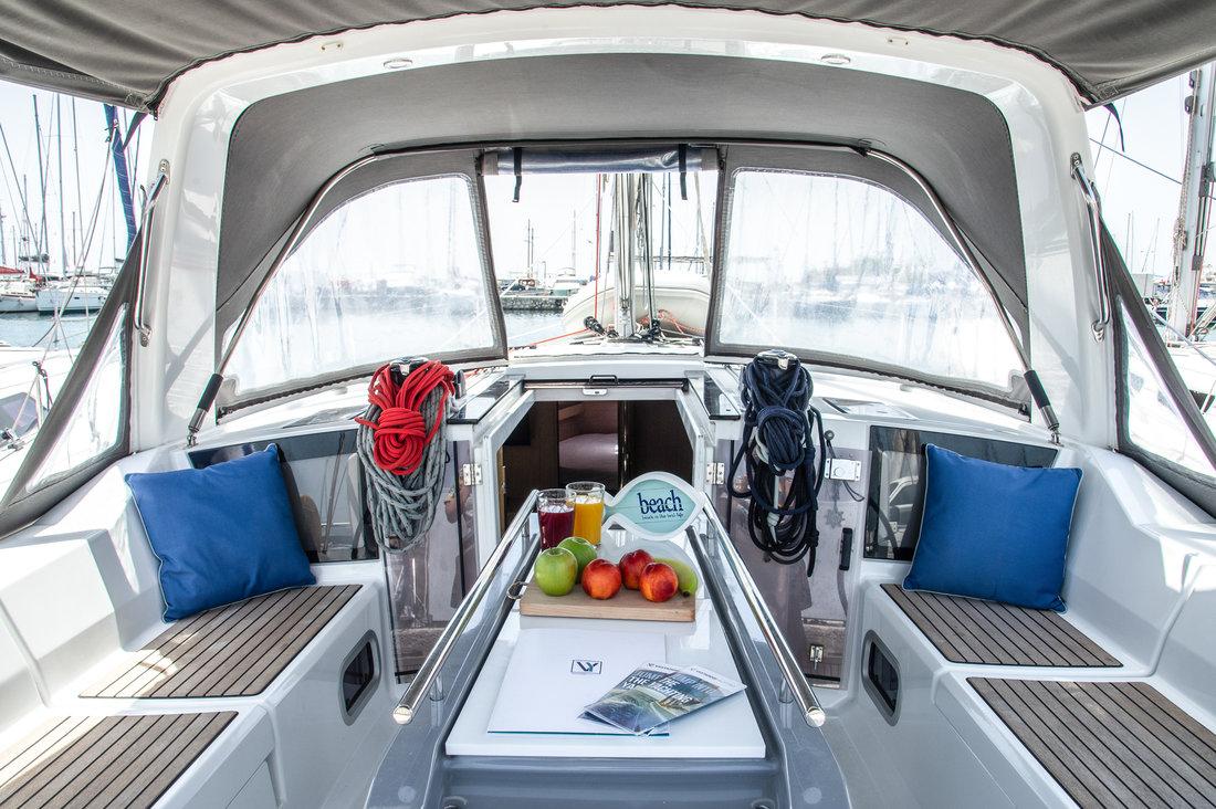 Oceanis 41.1, picture 3