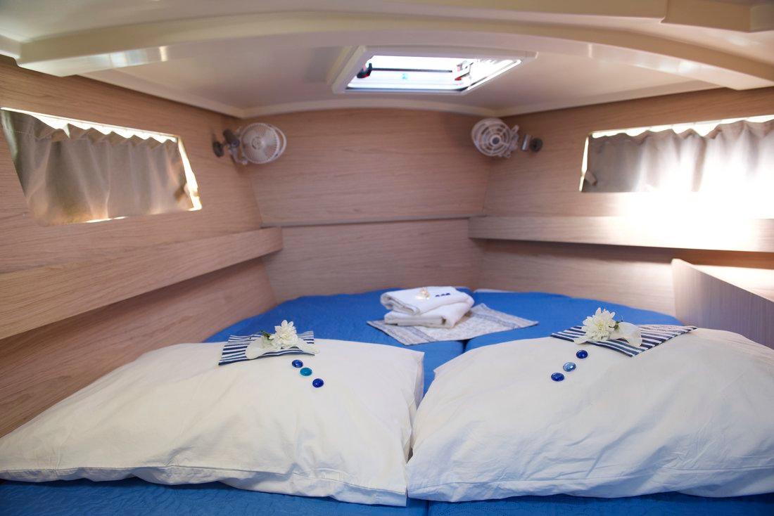 Oceanis 41.1, picture 18