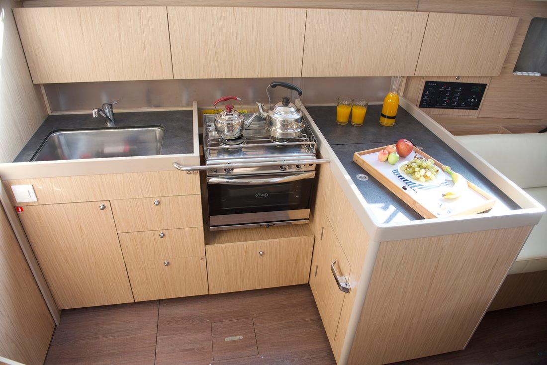 Oceanis 41.1, picture 16