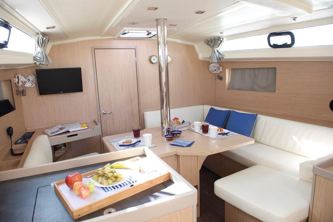 Oceanis 41.1, picture 13