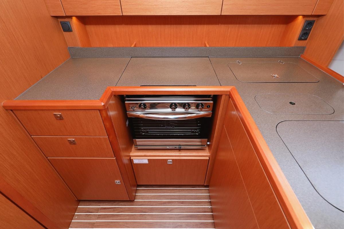 Bavaria C45 Holiday - 5 cab., picture 10