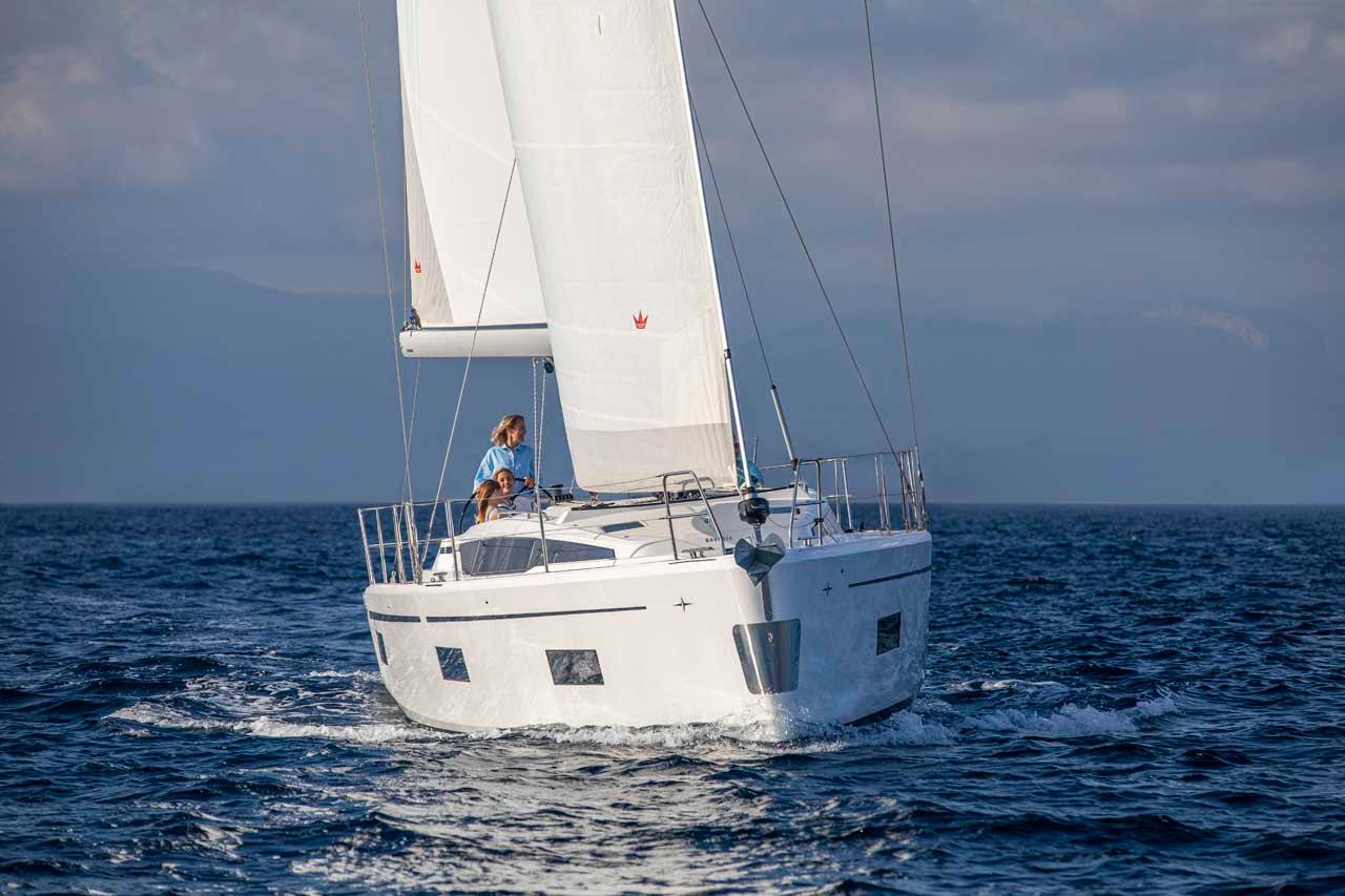 Bavaria C42, picture 3