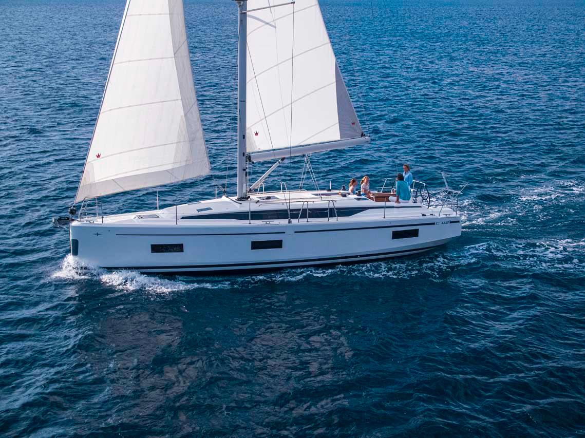 Bavaria C42, picture 1