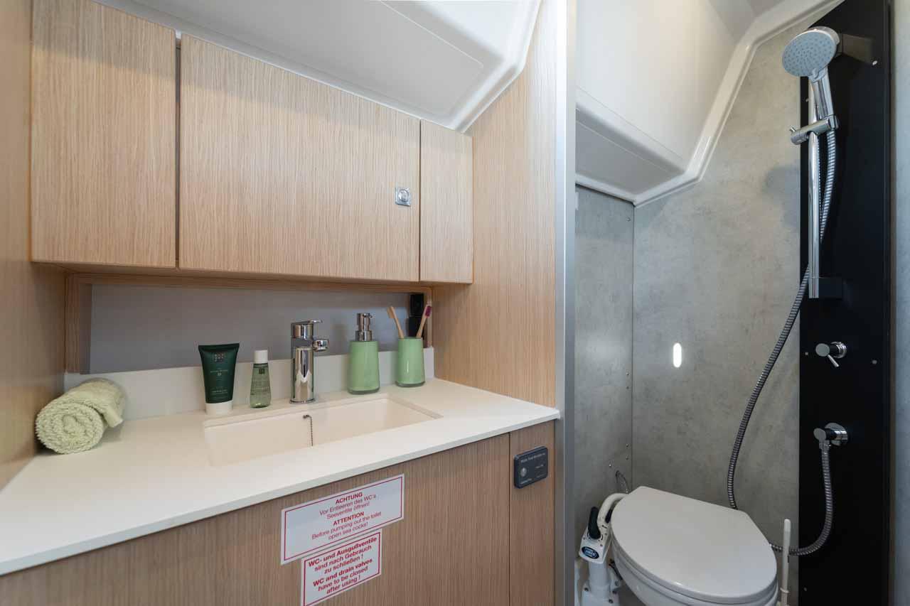 Bavaria C42, picture 26