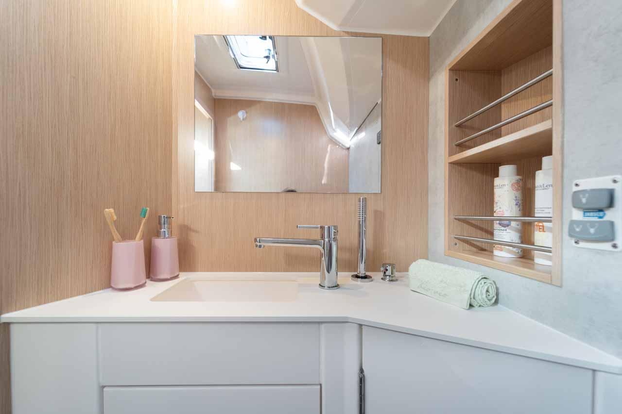 Bavaria C42, picture 30