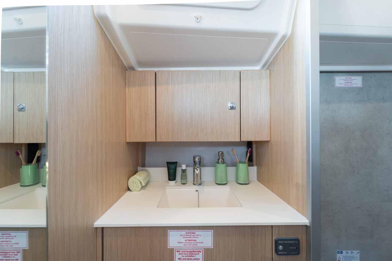 Bavaria C42, picture 25