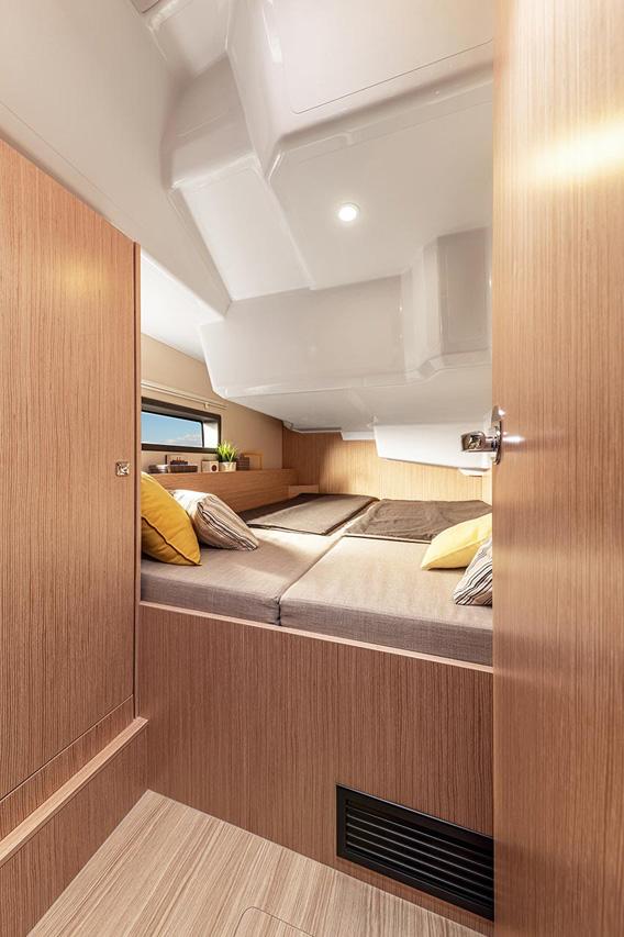 Bavaria C38, picture 12