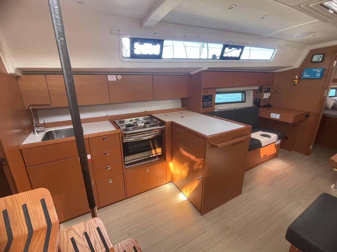 Bavaria C42, picture 5