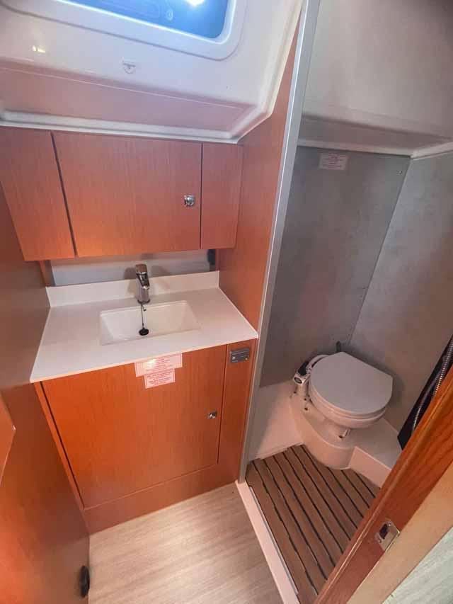 Bavaria C42, picture 10