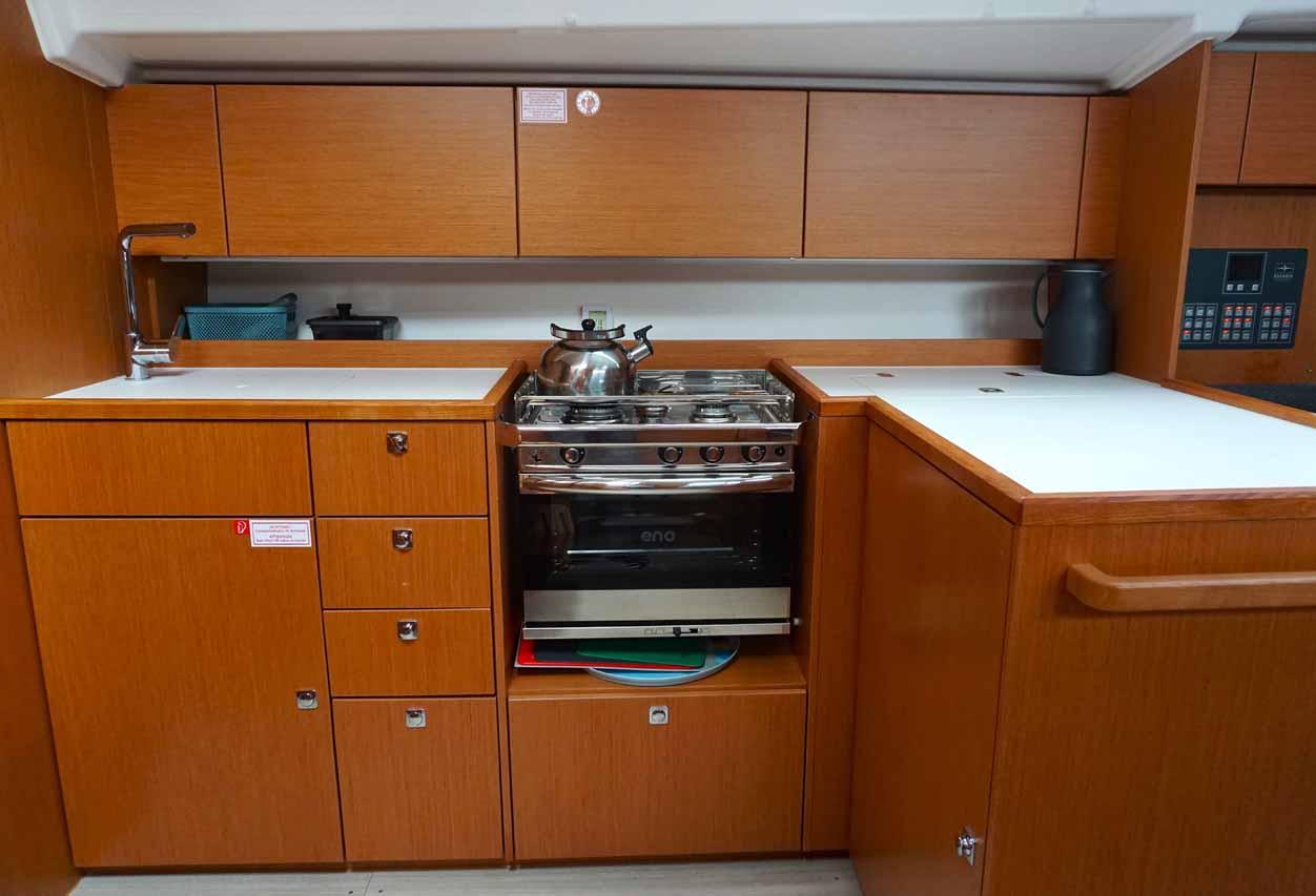 Bavaria C42, picture 13