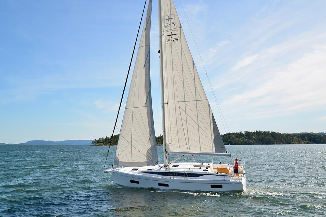 Bavaria C42, picture 3
