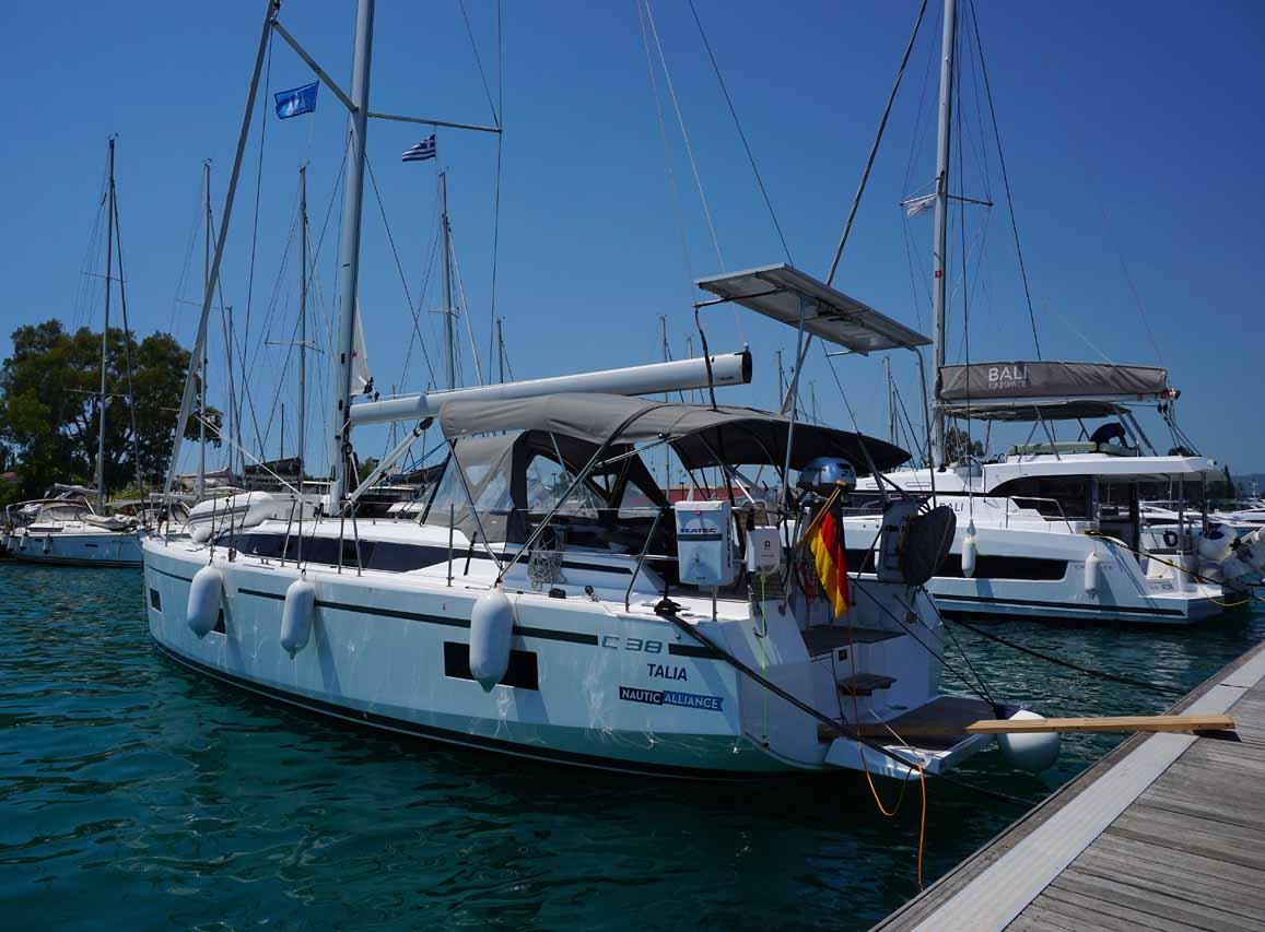 Bavaria C38, picture 3