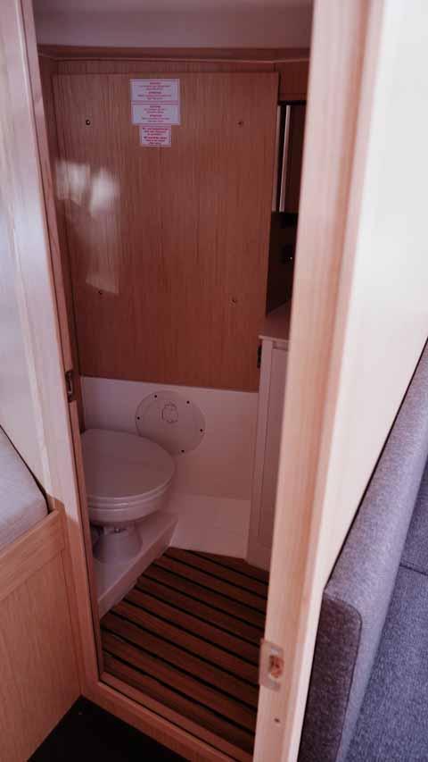 Bavaria C38, picture 12