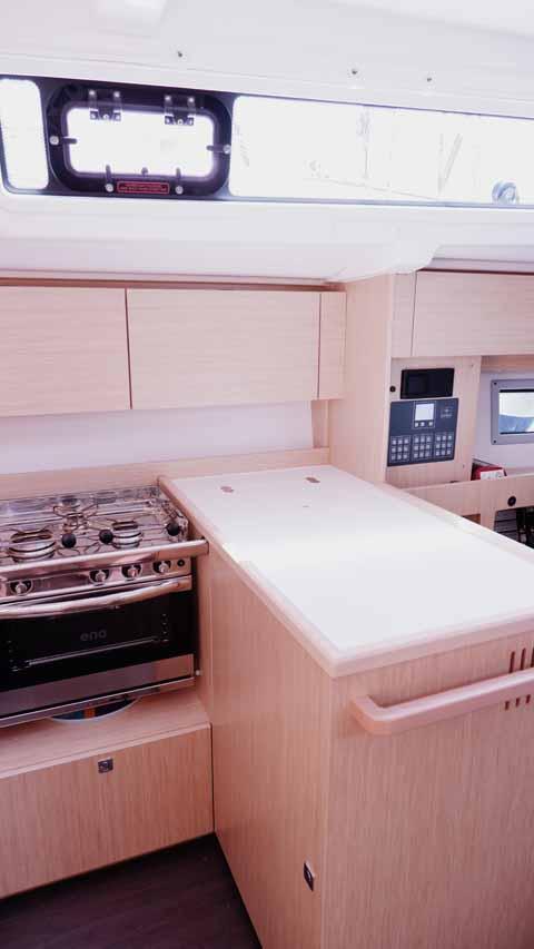 Bavaria C38, picture 8