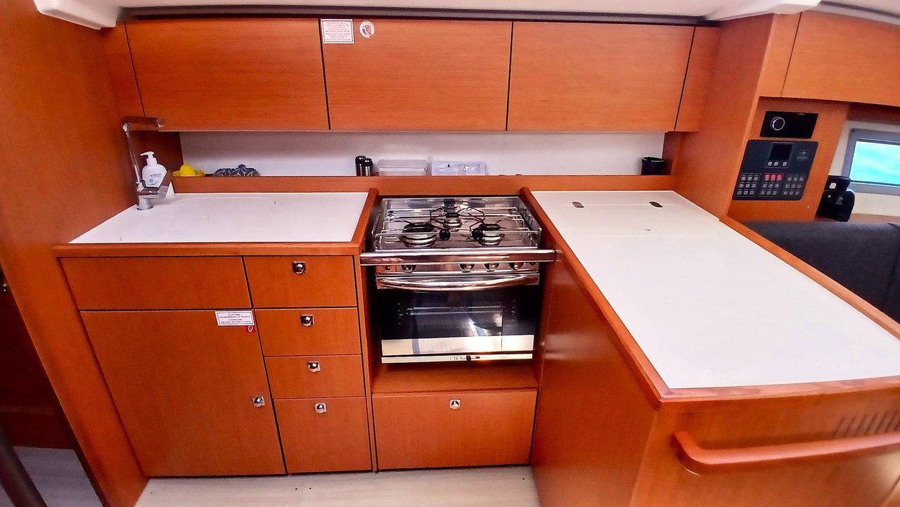 Bavaria C38, picture 11