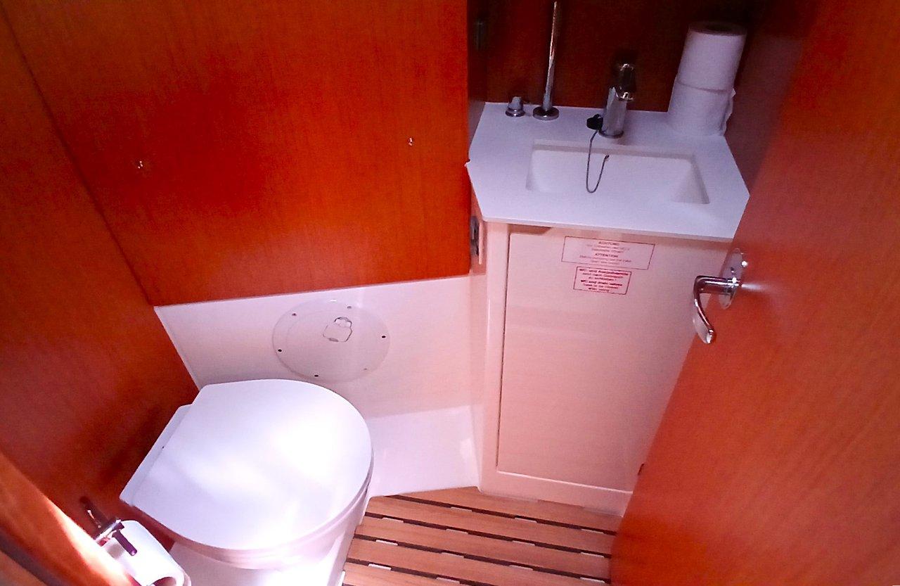 Bavaria C38, picture 17