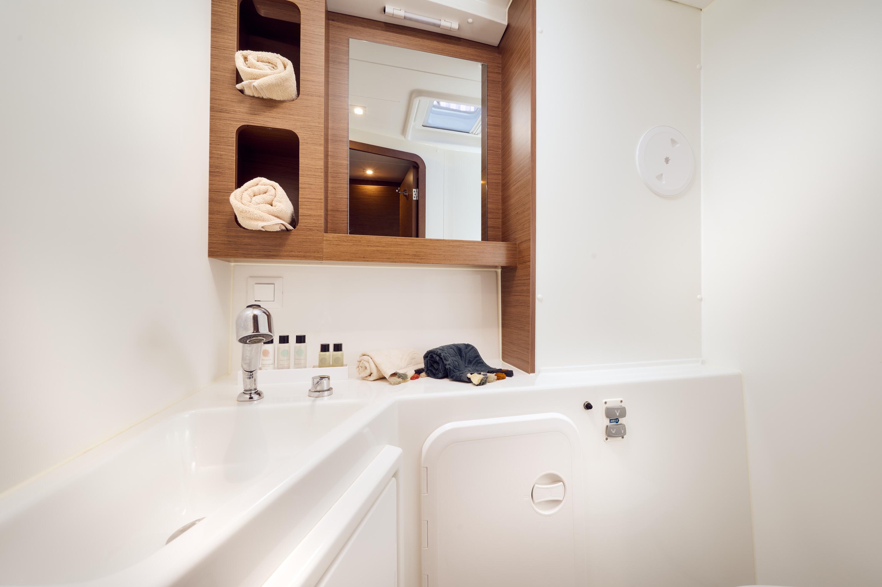 Lagoon 42 - 4 + 2 cab., picture 11