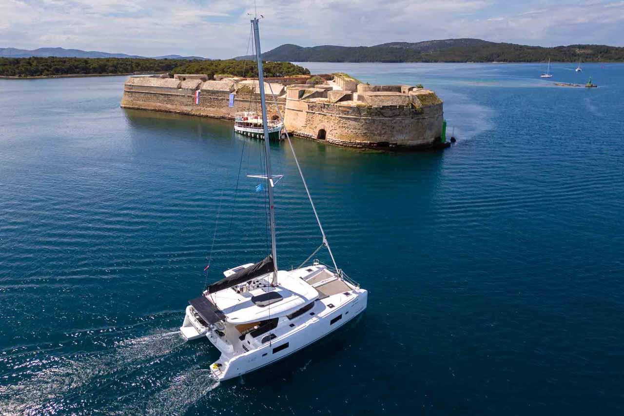 Lagoon 42 - 4 + 2 cab., picture 4