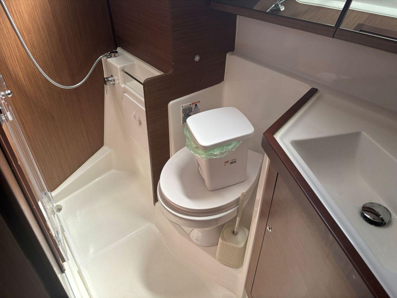 Oceanis 40.1, picture 11