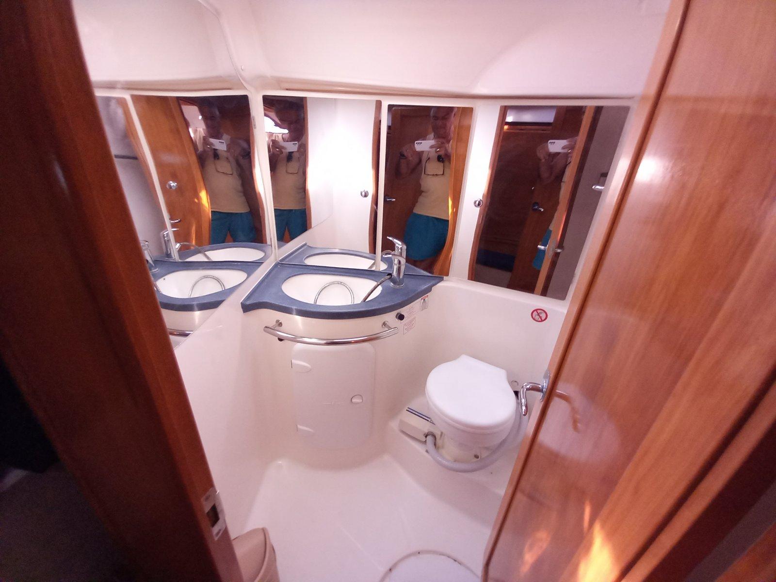 Bavaria 42 Cruiser, picture 14