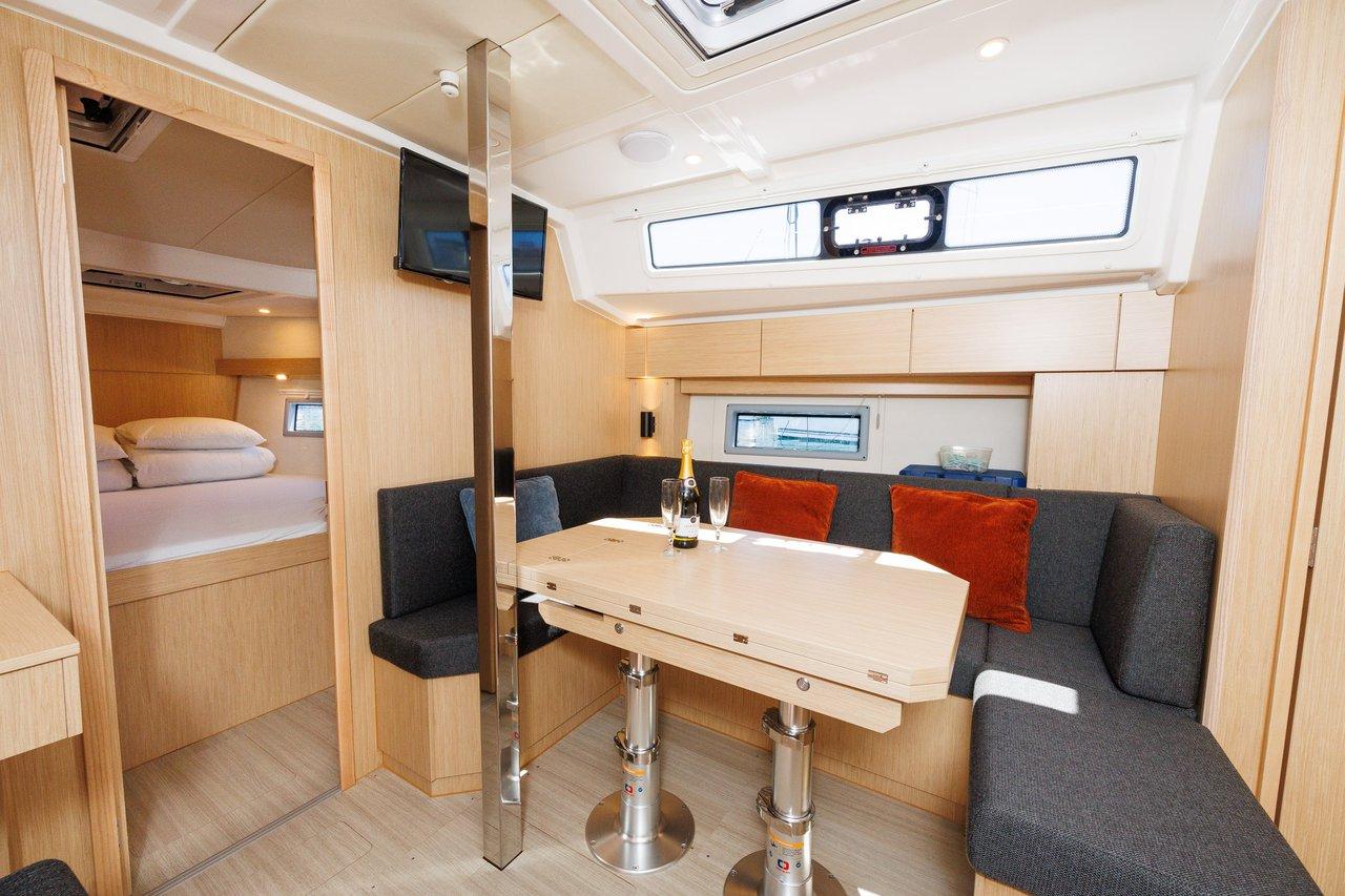 Bavaria C38, picture 14