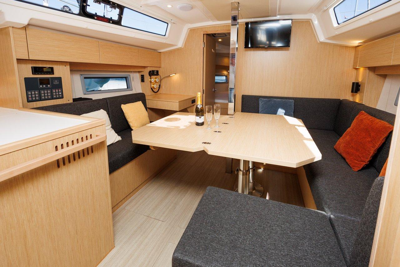 Bavaria C38, picture 15