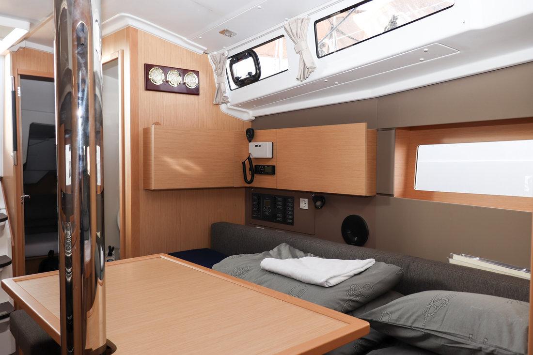 Oceanis 38.1, picture 10