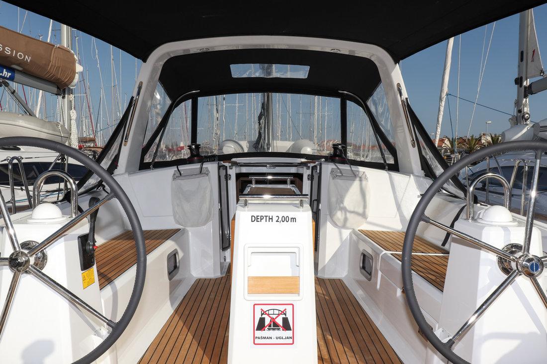 Oceanis 38.1, picture 4