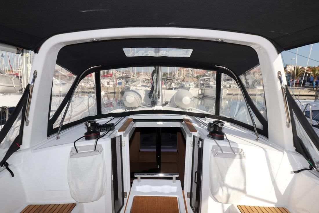 Oceanis 38.1, picture 6