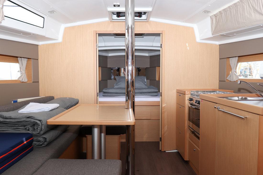 Oceanis 38.1, picture 9