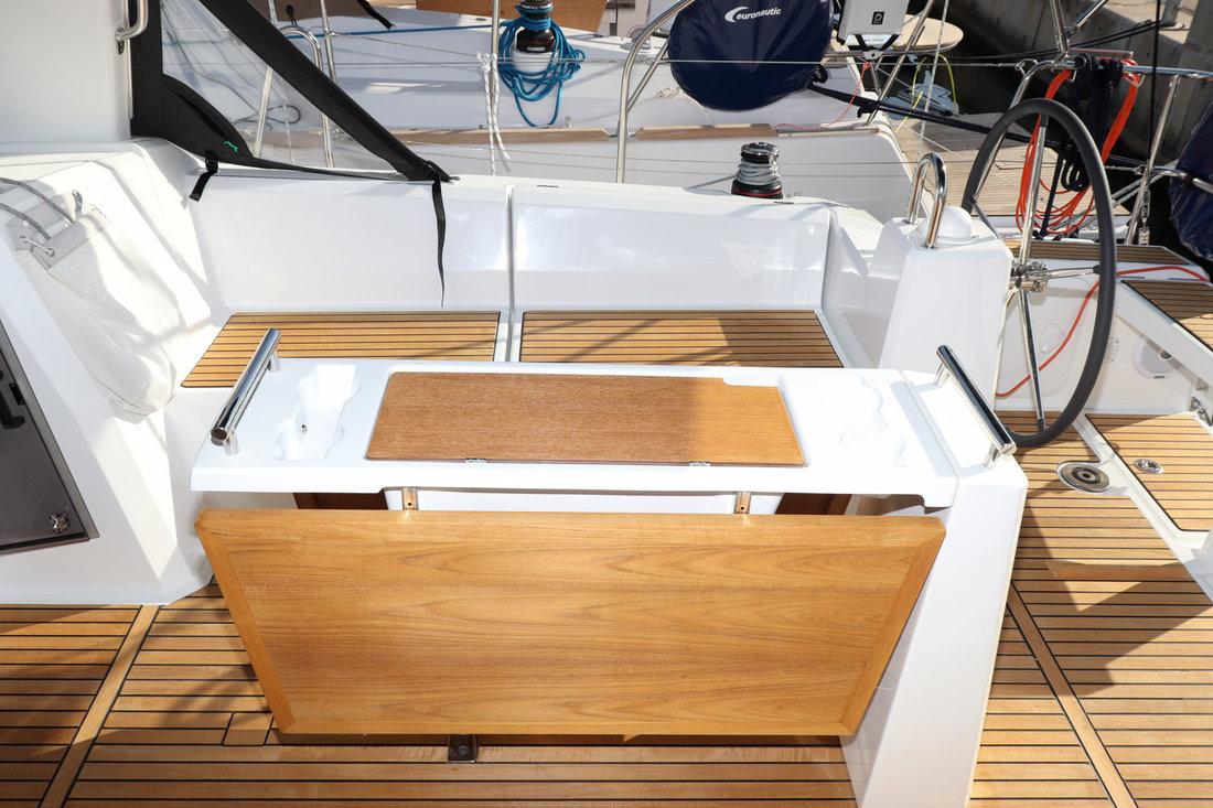 Oceanis 38.1, picture 8